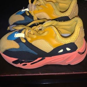 Fashionable shoes 11c